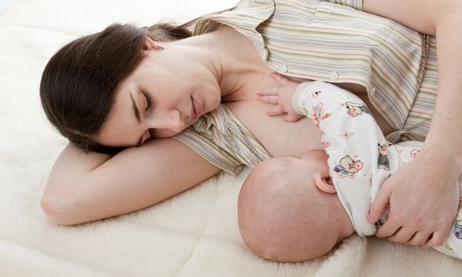 cách bế trẻ sơ sinh