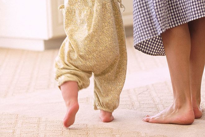đôi chân mẹ và bé