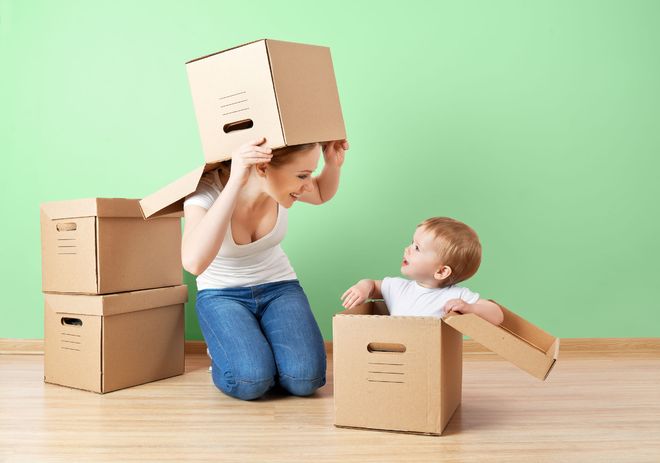 mẹ chơi với bé