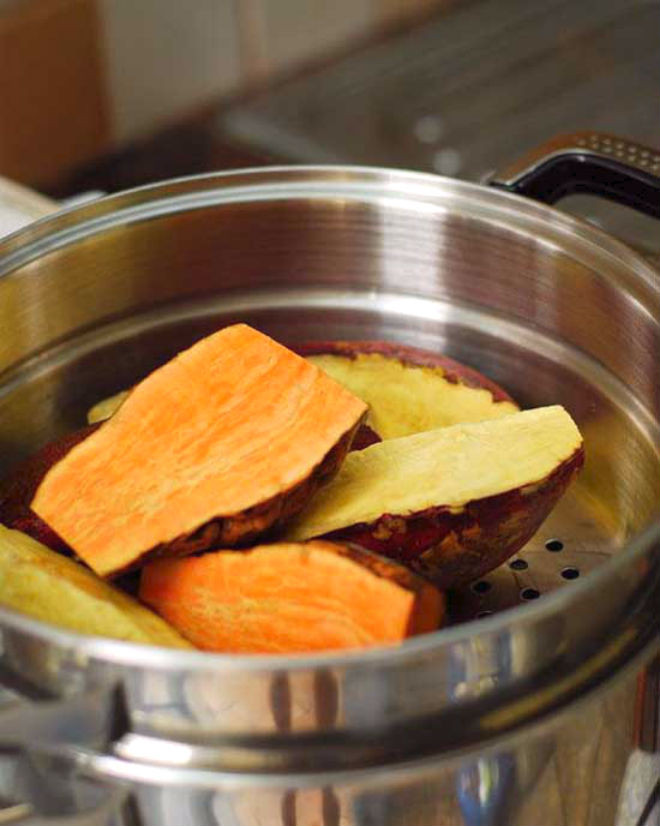 cách luộc khoai lang mật bằng phương pháp cách thủy