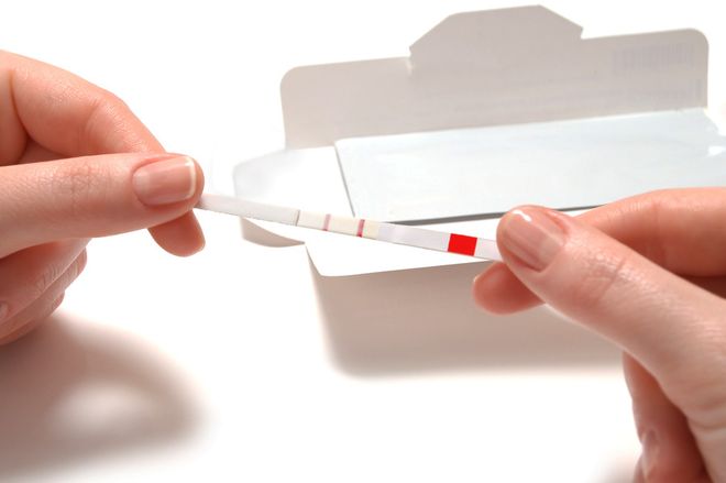 dùng que thử rụng trứng để xác định ngày rụng trứng
