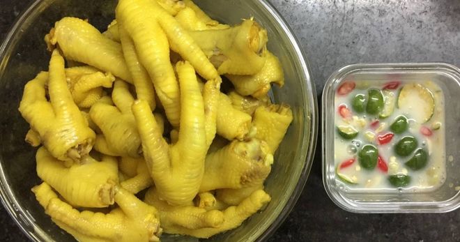 chân gà luộc cùng nghệ