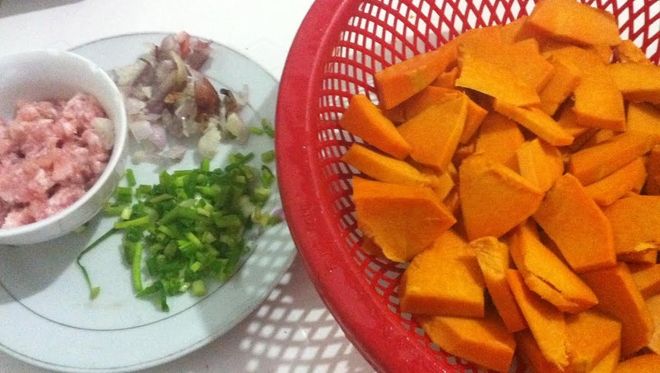 nguyên liệu nấu bị đỏ