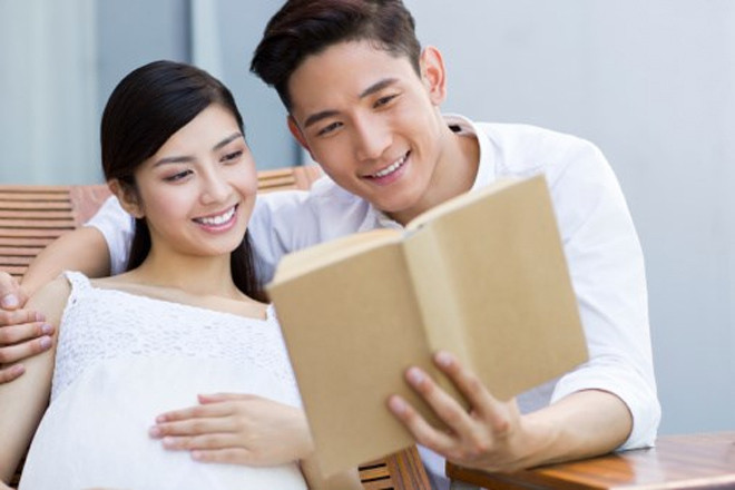 thai nhi nghe thơ văn từ nhỏ sẽ khăng khít với bố mẹ