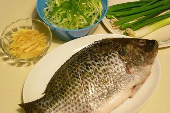 nguyên liệu làm cá chép luộc