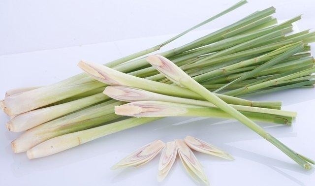 dùng sả khử mùi hôi của lòng bò