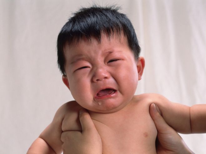 bé đang quấy khóc