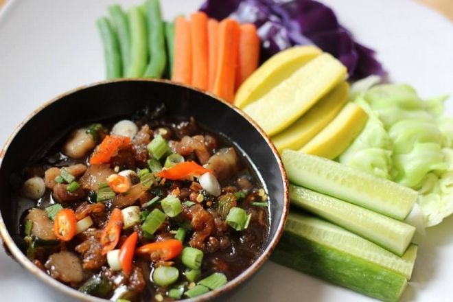 kho quẹt truyền thống chấm rau củ luộc