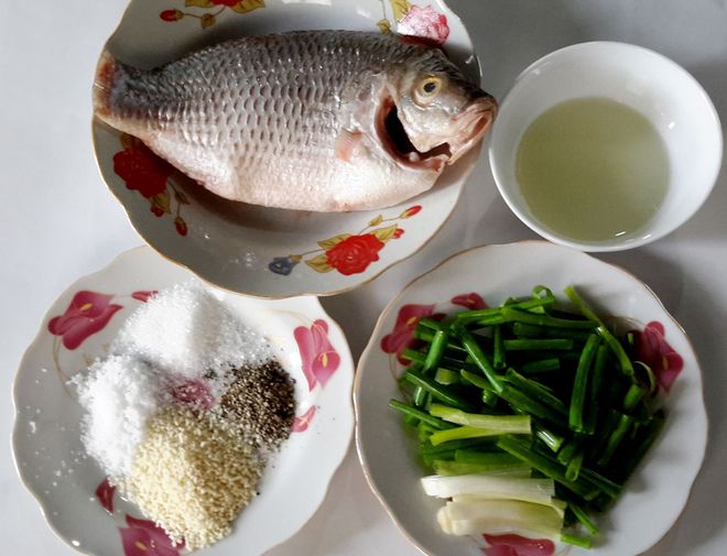 nguyên liệu hấp cá rô phi với hành, gừng