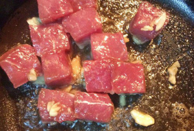 xào thịt bò