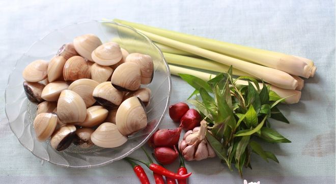 nguyên liệu hấp nghêu với sả ớt