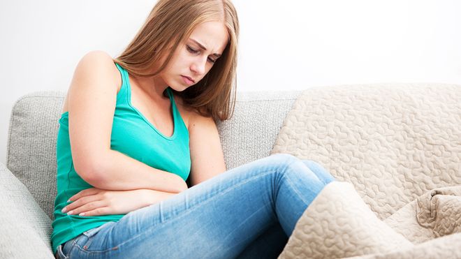 vào những ngày trứng rụng, phụ nữ thường đau bụng