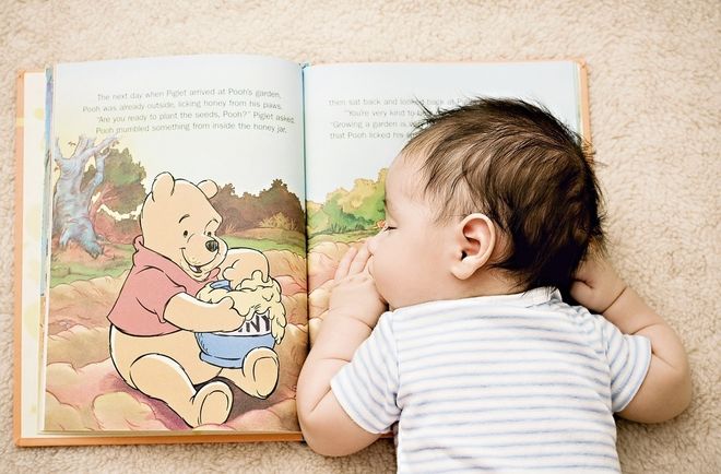 đọc sách cho bé sơ sinh