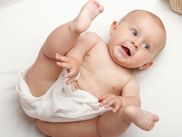 trẻ 2 tháng tuổi đi ngoài có bọt