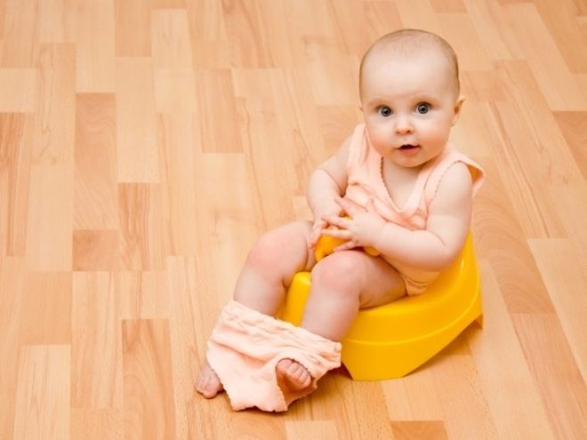trẻ sơ sinh đi tiểu nhiều lần trong ngày