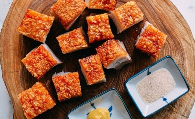 cắt thịt và cho ra đĩa