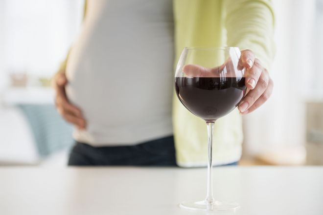 Không dùng rượu và các chất kích thích nhé mẹ bầu