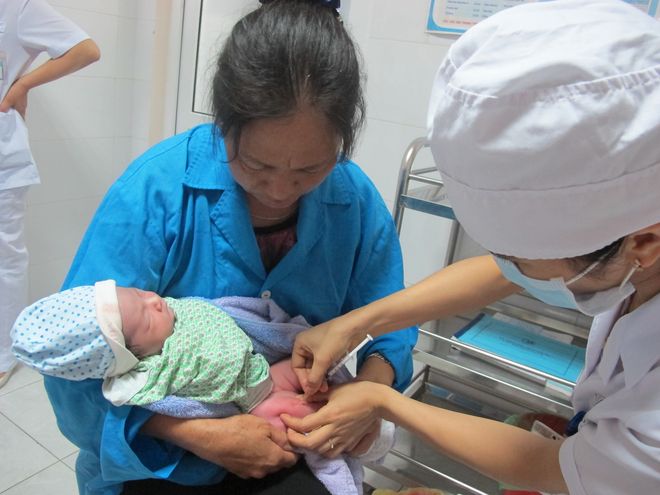tiêm phòng cho trẻ sơ sinh