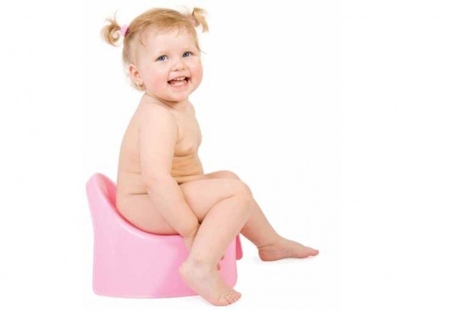bé gái ngồi bô vệ sinh