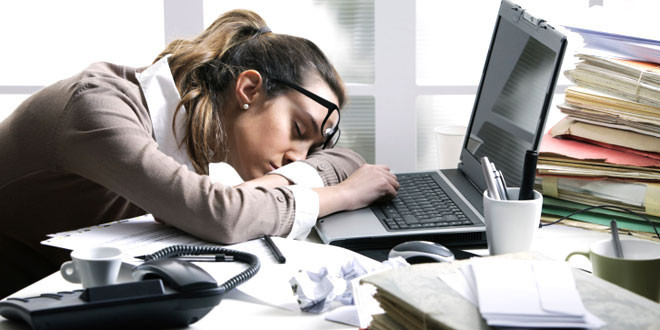 làm việc mệt mỏi hay thức khuya cũng làm chậm tới thời điểm rụng trứng