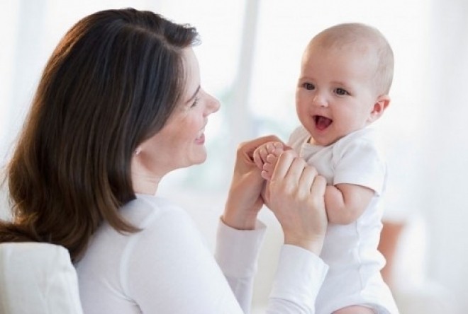 hành vi và thói quen của mọi người ảnh hưởng đến bé
