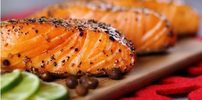 Cá hồi thực phẩm “vàng” tốt cho buồng trứng và tinh trùng
