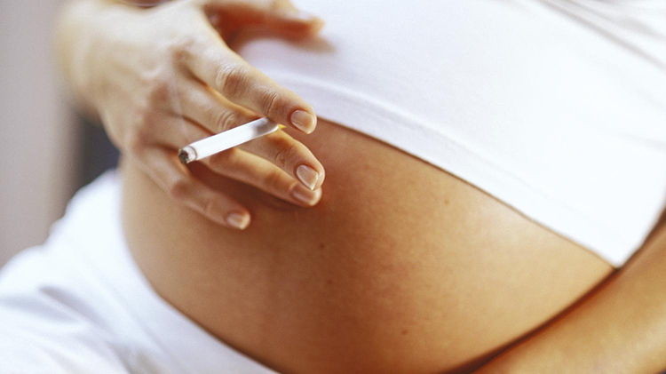 Bà bầu tránh xa thuốc lá trước và trong thai kỳ