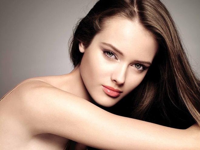 Gương mặt phụ nữ trở nên cân xứng hơn khi họ ở thời gian tiền rụng trứng