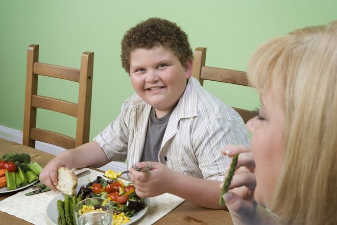 chế độ ăn uống của trẻ béo phì