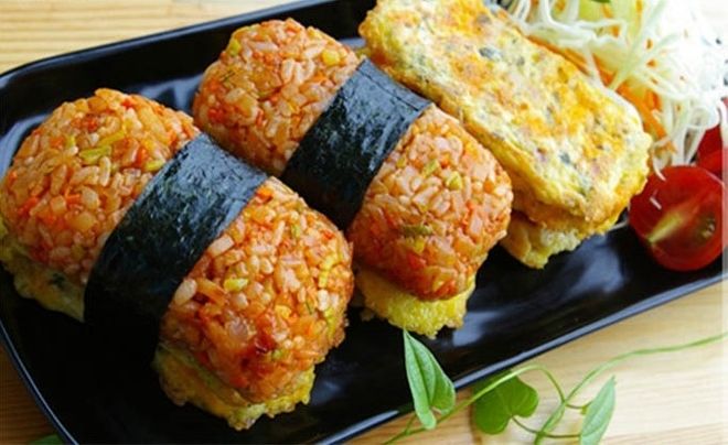 cơm nắm chua ngọt