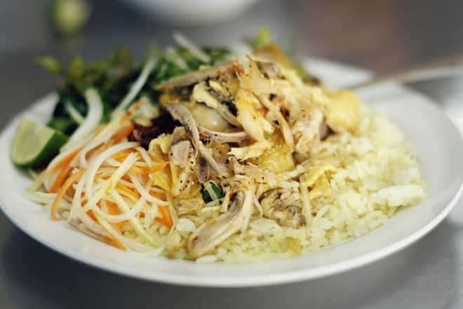 cơm gà bà buội
