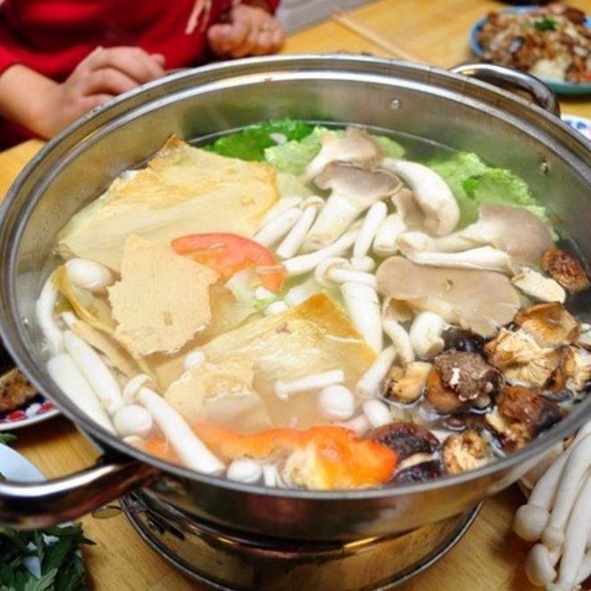 lẩu gà nấm