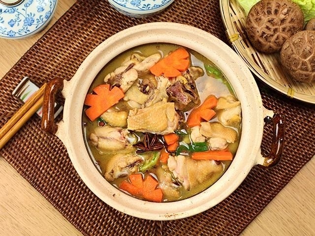 lẩu gà thập cẩm