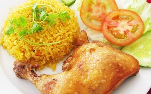 cơm gà xối mỡ