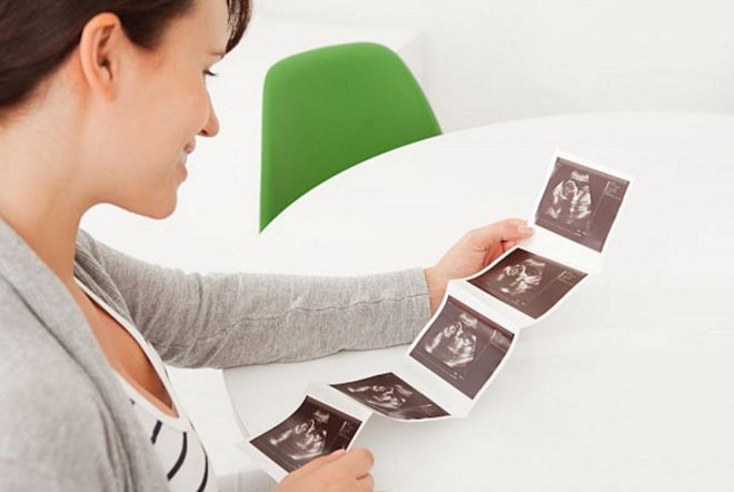 Mẹ đọc kết quả siêu âm
