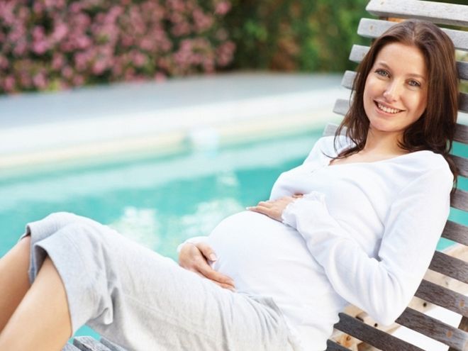 Mẹ bầu nên lựa chọn trang phục thoải mái