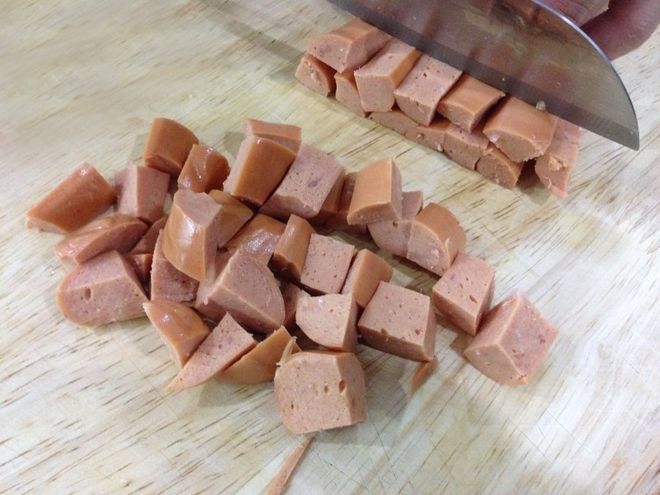 xúc xích thái hạt lựu