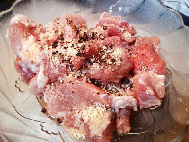 ướp sườn heo với các loại gia vị