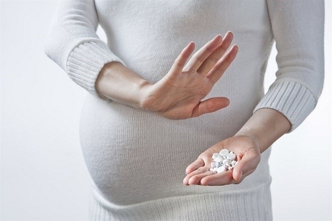 mẹ bầu không nên tự ý uống thuốc khi chưa có chỉ dẫn của bác sỹ