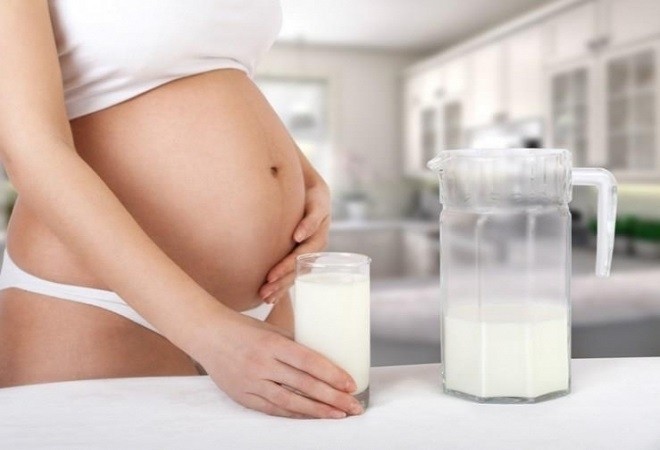 mẹ bầu bổ sung sữa trong khi mang thai và cho bé lớn bú