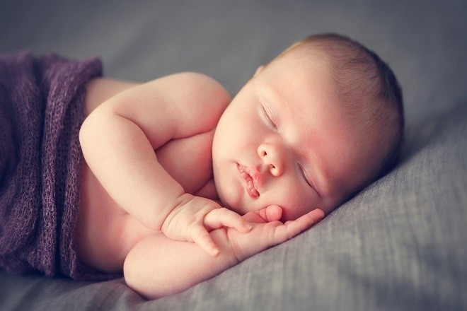 bé đi ngoài được sẽ dễ ngủ hơn
