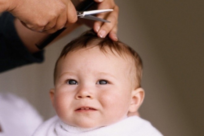 cắt tóc cho trẻ 9 tháng tuổi thoải mái hơn