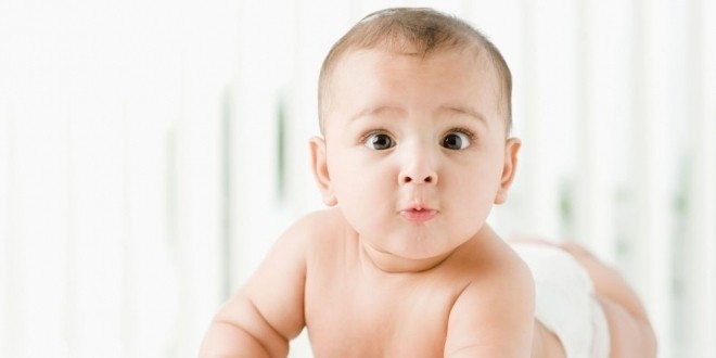 bé bị nổi hạch sau tai có nguy hiểm không?