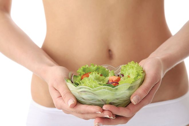 Điều chỉnh thói quen ăn uống và cân nặng phù hợp cũng là cách điều trị.