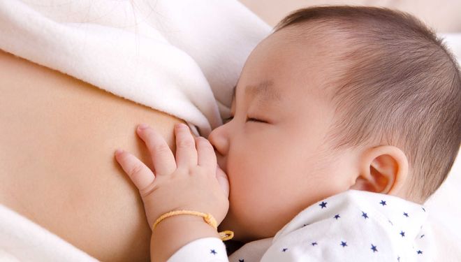 bé bú mẹ để hấp thu kẽm