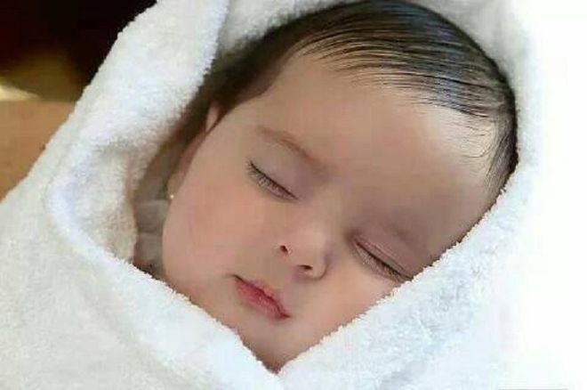 cách chăm sóc trẻ sơ sinh tốt là quan sát bé hằng ngày