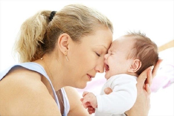 mẹ lo lắng vì trẻ sơ sinh không đi ngoài 2 ngày