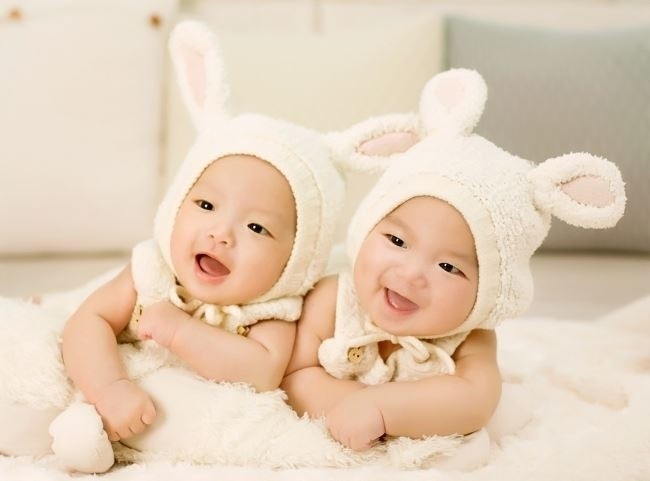 trẻ sơ sinh phát triển khỏe mạnh