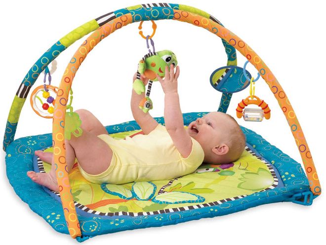 các mẹ nên cho bé sơ sinh 2 tháng tuổi chơi với đồ vật phù hợp