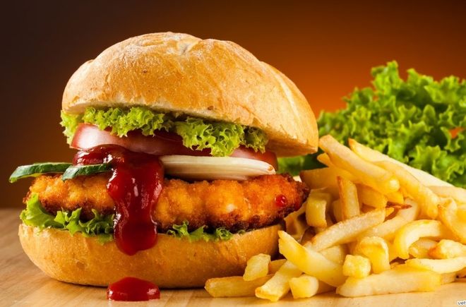 hambuger và khoai tây chiên